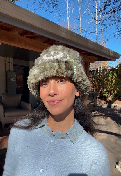 FLUFFY KNIT HATS by UltraviolHat